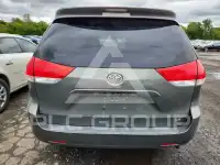 2011 Toyota SIENNA photo