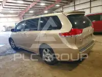 2011 Toyota SIENNA фото