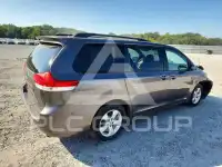2011 Toyota SIENNA фото