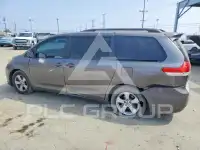 2011 Toyota SIENNA фото