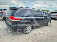 2011 Toyota SIENNA photo