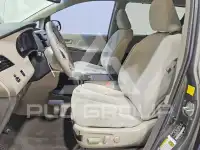2011 Toyota SIENNA photo
