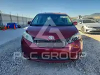 2011 Toyota SIENNA photo
