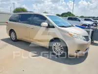 2011 Toyota SIENNA photo