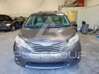 2011 Toyota SIENNA photo