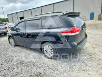 2011 Toyota SIENNA photo
