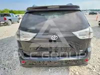 2011 Toyota SIENNA photo