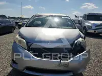 2011 Toyota SIENNA photo