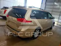 2011 Toyota SIENNA фото