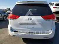 2011 Toyota SIENNA фото
