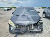 2011 Toyota SIENNA photo