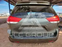 2011 Toyota SIENNA photo