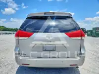 2011 Toyota SIENNA фото
