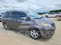 2011 Toyota SIENNA photo