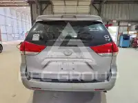 2011 Toyota SIENNA фото