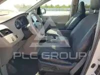 2011 Toyota SIENNA фото