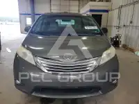 2011 Toyota SIENNA photo