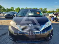 2011 Toyota SIENNA фото