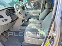 2011 Toyota SIENNA фото