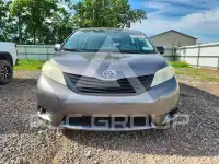 2011 Toyota SIENNA photo