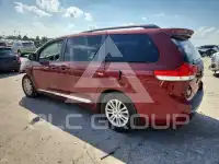 2011 Toyota SIENNA photo