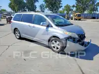 2011 Toyota SIENNA фото