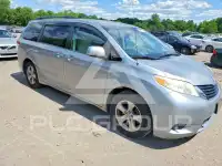 2011 Toyota SIENNA фото