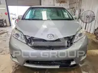 2011 Toyota SIENNA фото