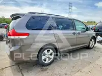 2011 Toyota SIENNA фото