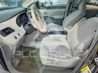 2011 Toyota SIENNA фото
