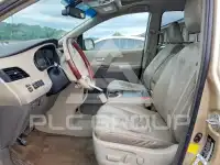 2011 Toyota SIENNA photo