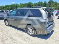 2011 Toyota SIENNA фото
