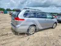 2011 Toyota SIENNA photo