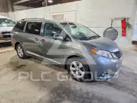 2011 Toyota SIENNA фото
