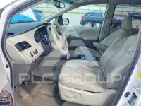 2011 Toyota SIENNA фото