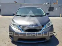 2011 Toyota SIENNA фото