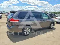 2011 Toyota SIENNA photo