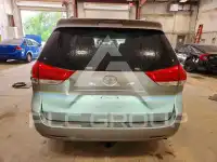 2011 Toyota SIENNA фото