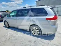 2011 Toyota SIENNA фото