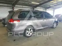 2011 Toyota SIENNA фото