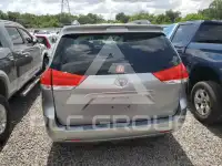 2011 Toyota SIENNA photo