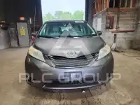 2011 Toyota SIENNA фото