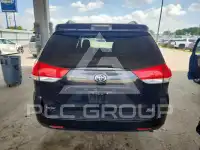 2011 Toyota SIENNA фото