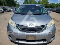 2011 Toyota SIENNA фото