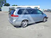 2011 Toyota SIENNA фото