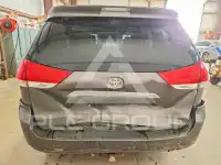 2011 Toyota SIENNA фото