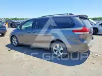 2011 Toyota SIENNA фото