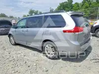 2011 Toyota SIENNA фото