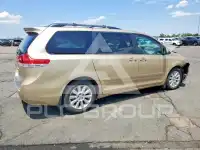 2011 Toyota SIENNA фото