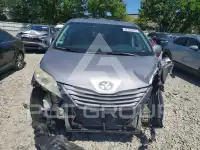 2011 Toyota SIENNA фото